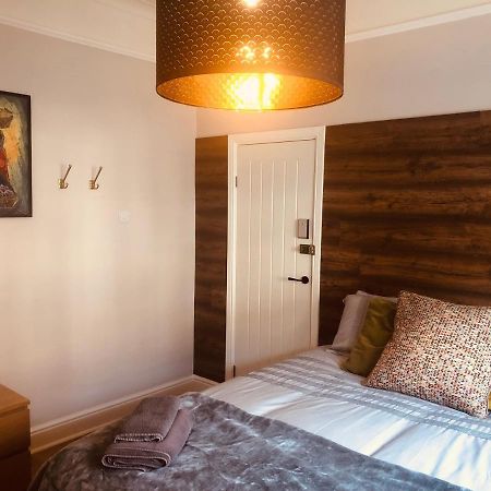 Maritime Pods Hotel พอร์ตสมัธ ภายนอก รูปภาพ