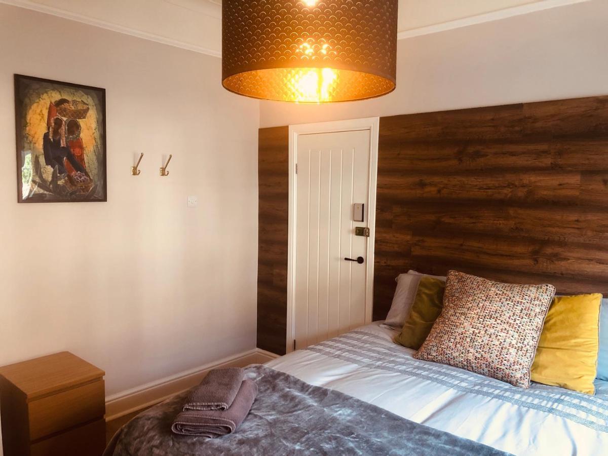 Maritime Pods Hotel พอร์ตสมัธ ภายนอก รูปภาพ